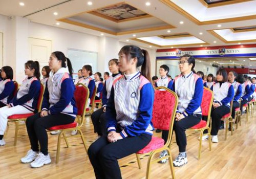 时代美育！与美同行，形象美学公开课进校园