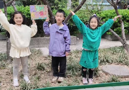 向培新小学”护绿小使者”致敬