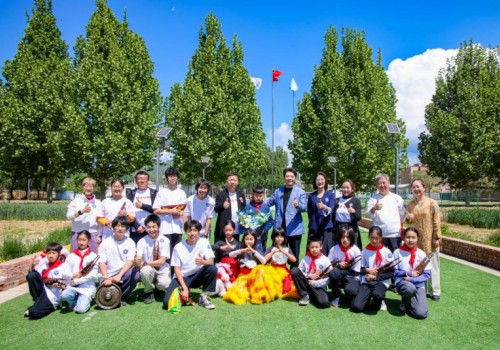 郎朗走进向上学校公益行动圆满举行