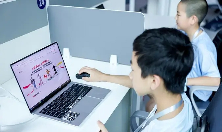 少年开发者进入AI实战场，2026华为云少年开发者人工智能大赛决赛在沪举行